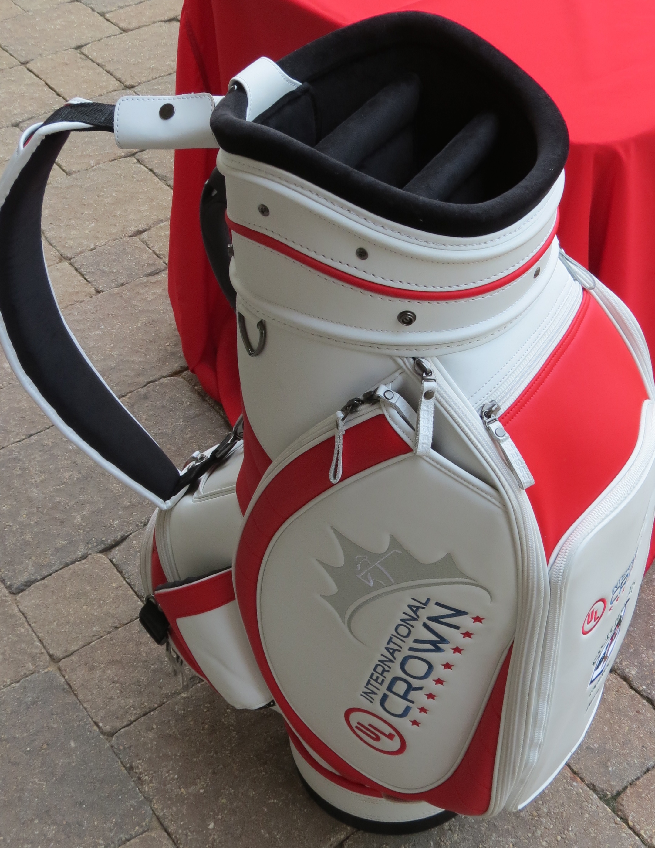 UL International Crown golf bag